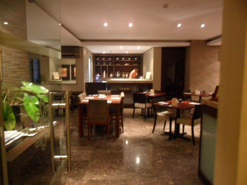 Amorsolo Mansion Hotel Makati City Extérieur photo