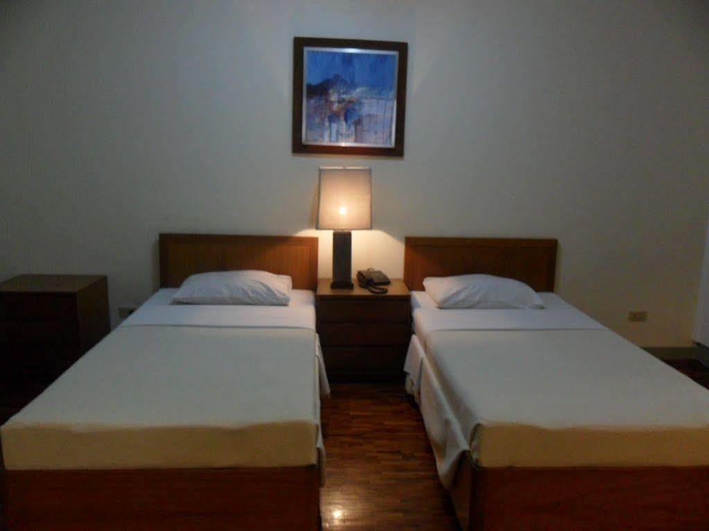 Amorsolo Mansion Hotel Makati City Extérieur photo